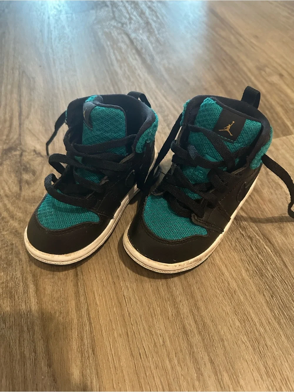 Nike Jordan toddler 6c Teal & Black High-Top Sneakers